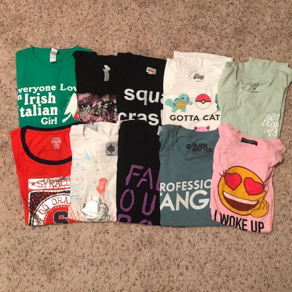 Lot of 10 women’s graphic shirts Size Small